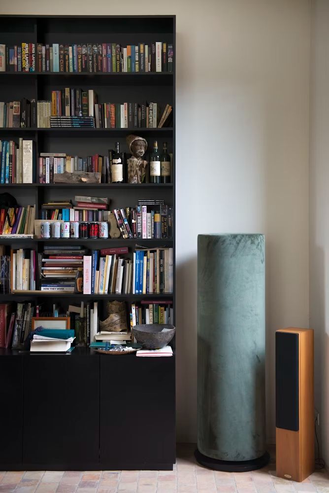 BuzziSpace BuzziTotem, Akustiksäule, verschiedene Formen und Größen