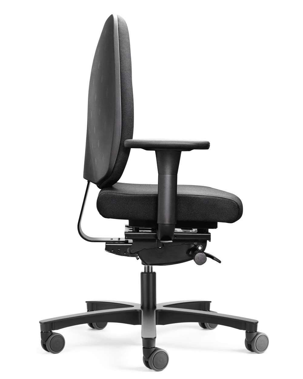 Ergonomischer Bürostuhl in Seitenansicht mit verstellbarer Rückenlehne und Armlehnen auf fünf Rollen.