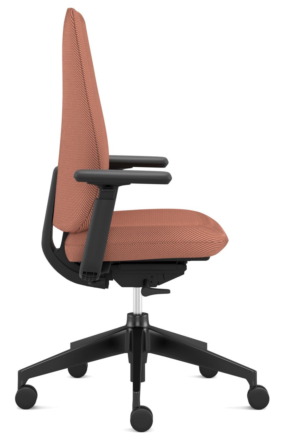 Seitliche Ansicht eines ergonomischen Bürostuhls mit rotem Stoffbezug und verstellbaren Armlehnen auf Rollen.