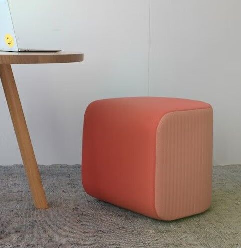 BuzziSpace BuzziDee, Polsterhocker, akustisch wirksam