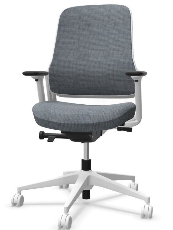 Ergonomischer Bürostuhl mit verstellbaren Armlehnen, grauem Polster und weißem Rahmen, auf Rollen.