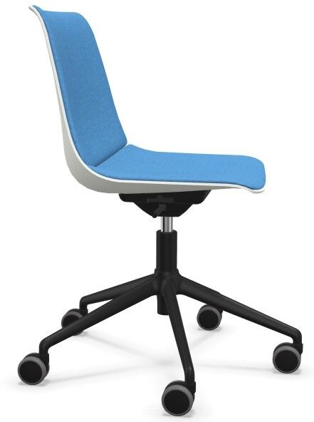 Moderner ergonomischer Bürostuhl mit blauem Sitzpolster und schwarzem Drehgestell auf Rollen.