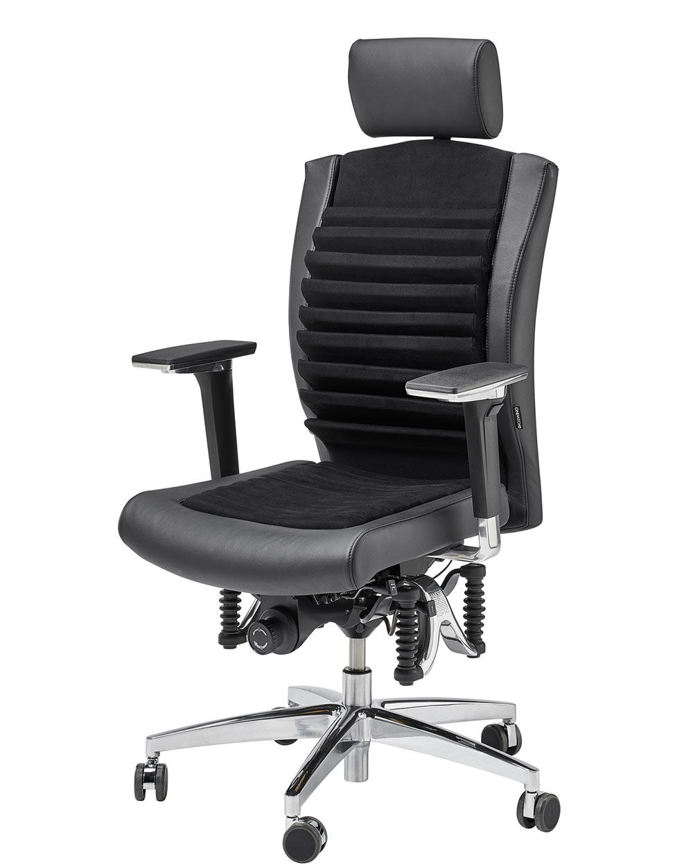 Schwarzer ergonomischer Bürostuhl mit Lendenwirbelstütze, Kopfstütze und verstellbaren Armlehnen auf einem verchromten Gestell.