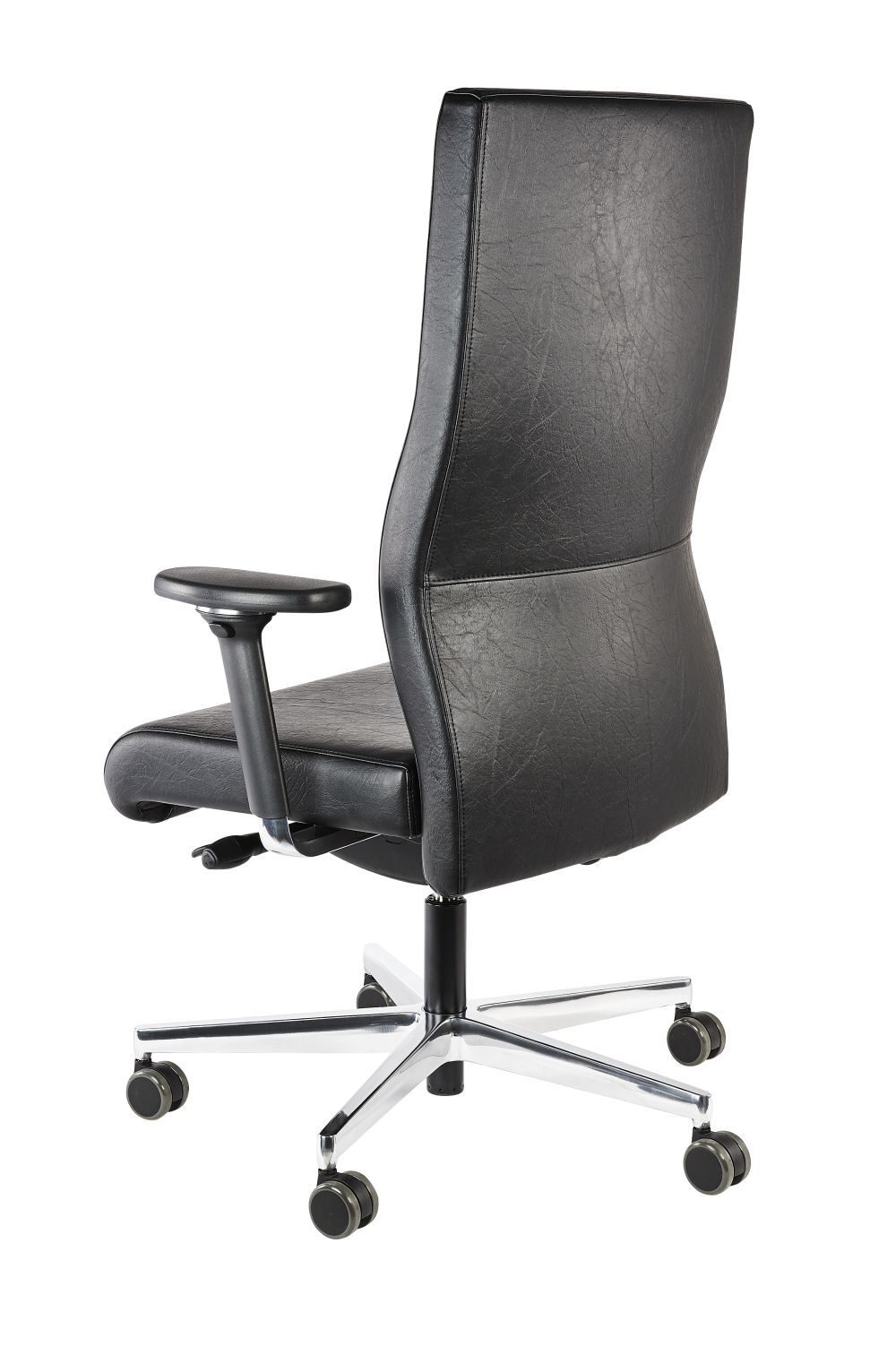 Schwarzer ergonomischer Bürostuhl mit hoher Rückenlehne, verstellbaren Armlehnen und stabilem Rollenfußgestell aus Chrom.