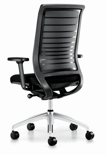 Ergonomischer Bürostuhl mit Netzrückenlehne und verstellbaren Armlehnen, ideal für dynamisches Sitzen und Komfort.