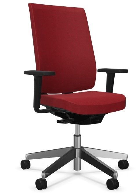 Ergonomischer Bürostuhl mit rotem Stoffbezug, verstellbaren Armlehnen und kreuzförmigem Rollfuß für dynamisches Sitzen.