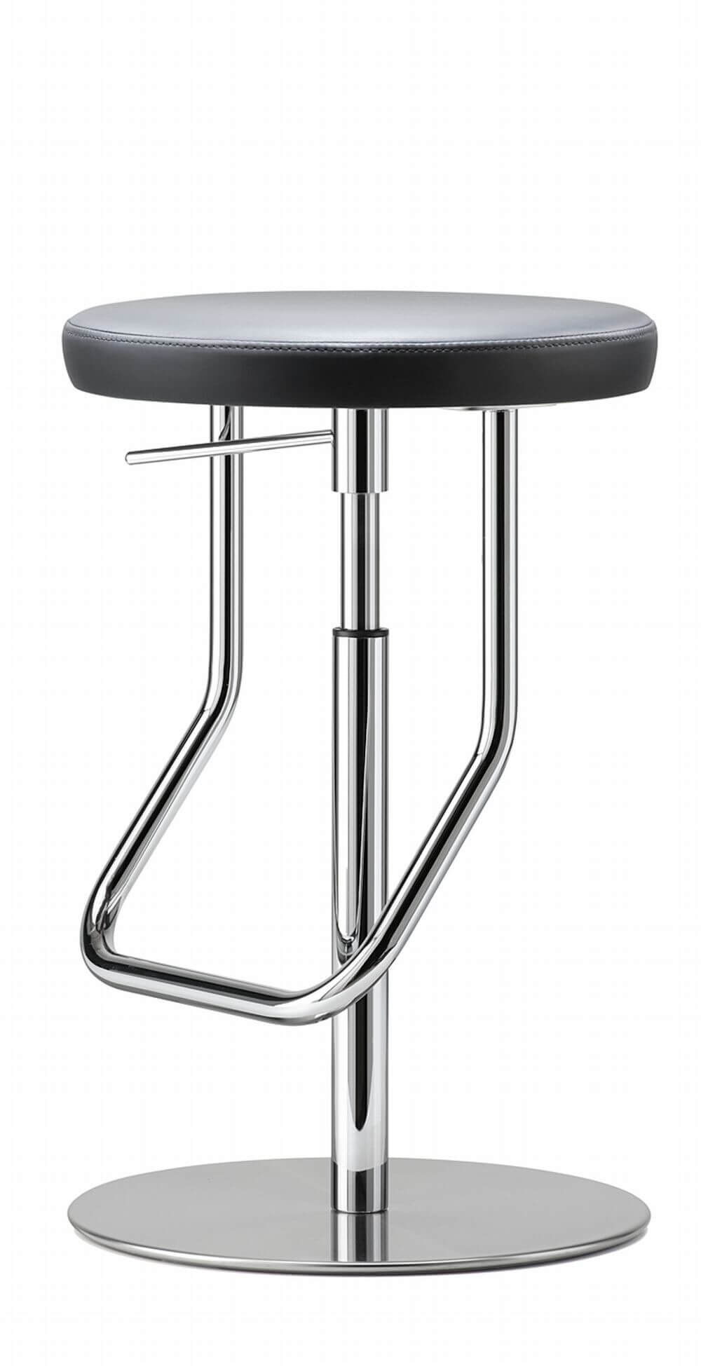 Moderner ergonomischer Bürostuhl mit verstellbarem Sitz, verchromtem Fuß und Fußstütze für gesundes Sitzen.