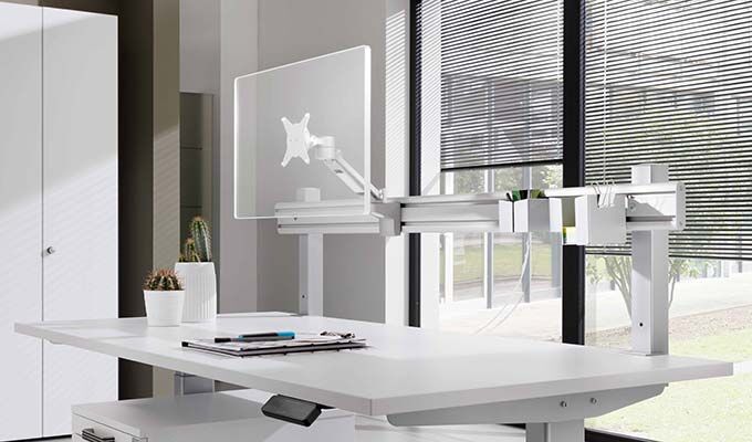 Schreibtisch mit dritter Ebene Schreibtisch mit dritter Ebene