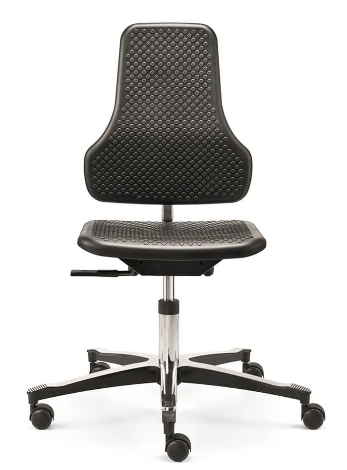 Ergonomischer Bürostuhl mit gepolsterter Rückenlehne und Sitzfläche in Schwarz, auf verstellbarem Rollfuß.