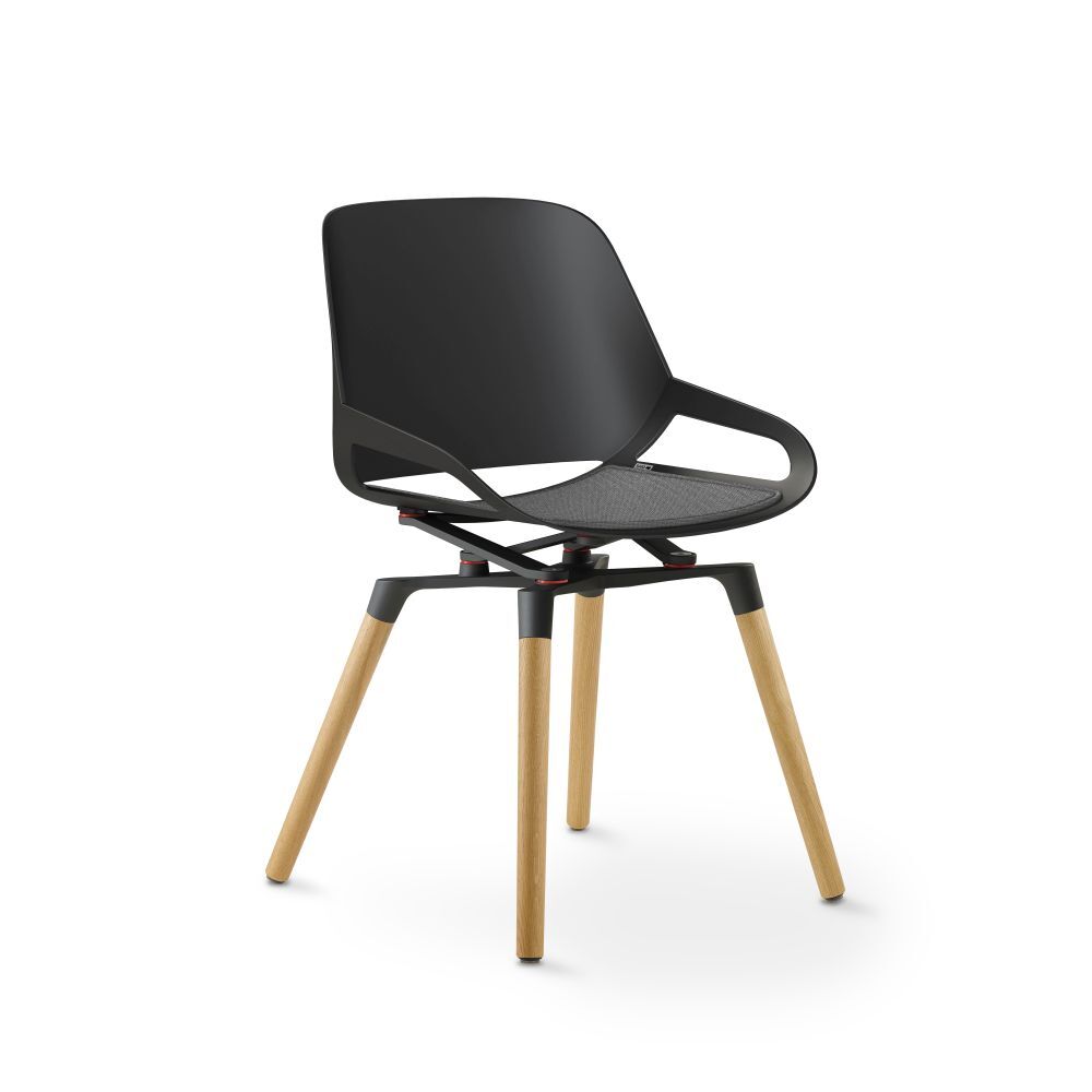 Moderner ergonomischer Stuhl mit schwarzer Kunststoffrückenlehne und Holzbeinen, ideal für dynamisches Sitzen.