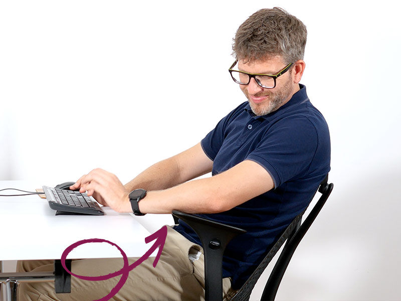 Armlehnen mit Anbindung an die Rückenlehne bei einem Bürostuhl Armlehnen mit Anbindung an die Rückenlehne bei einem Bürostuhl