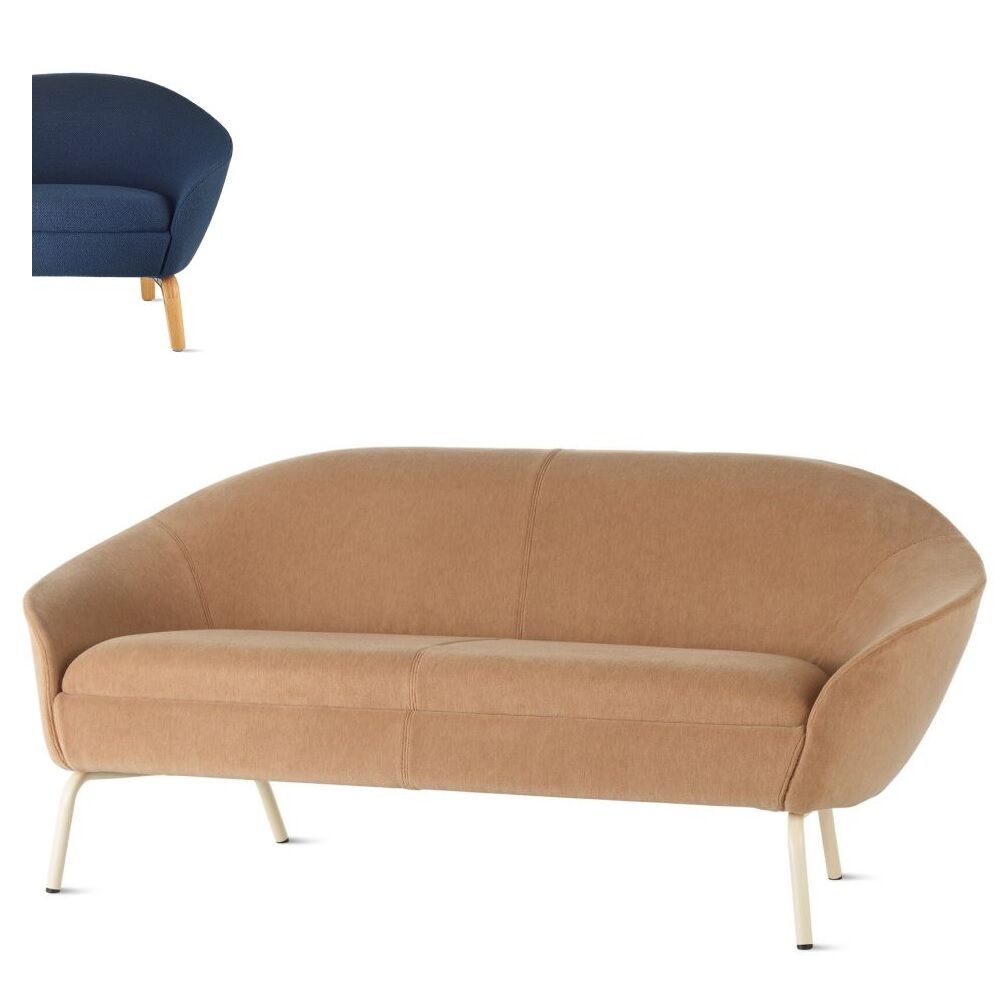 Beige Sofa auf weißen Beinen, mit blauem Stoff als Detailansicht in der oberen linken Ecke.