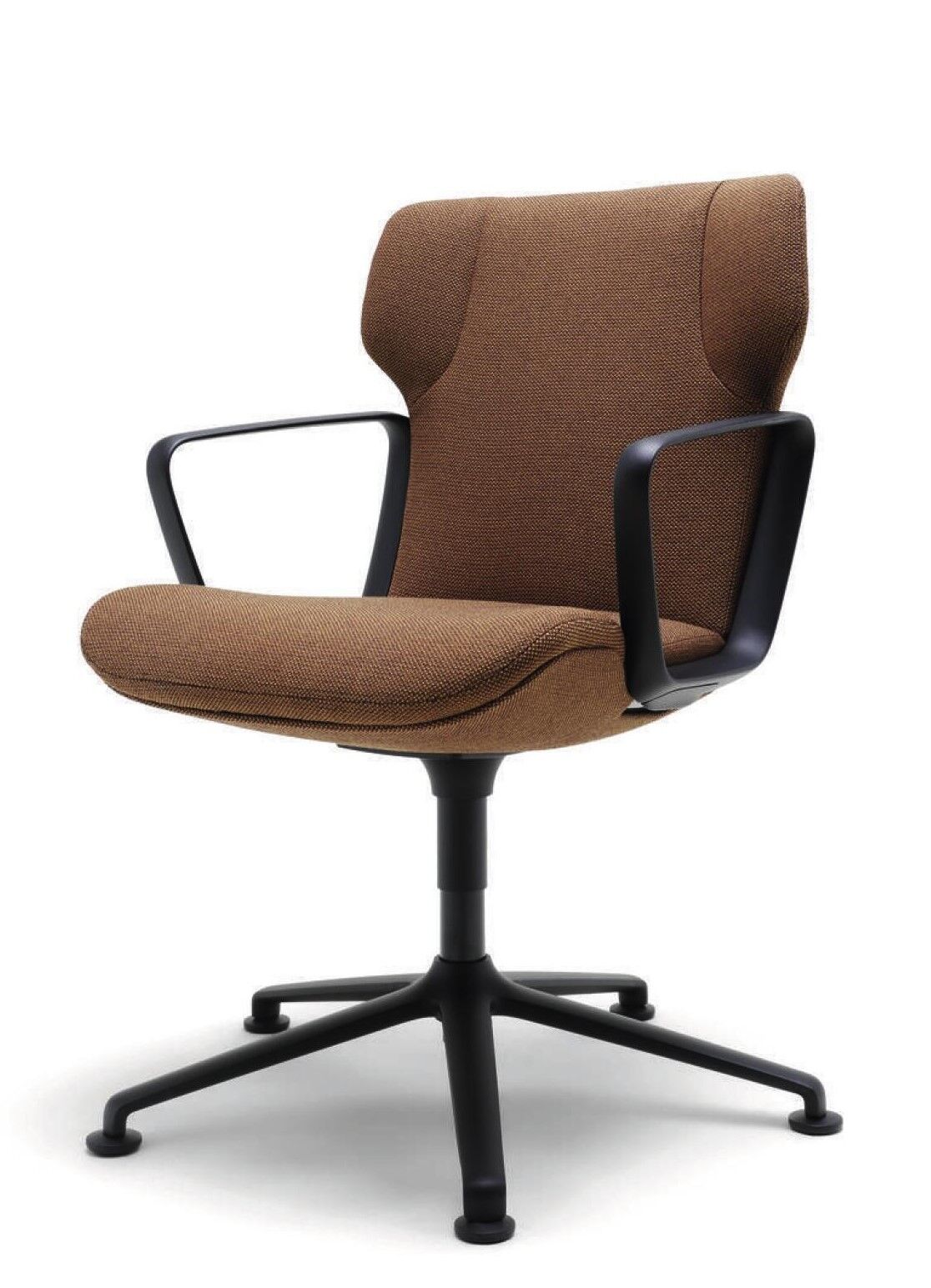 Brauner ergonomischer Bürostuhl mit Armlehnen und Drehfuß, ideal für gesundes, dynamisches Sitzen im Büro.