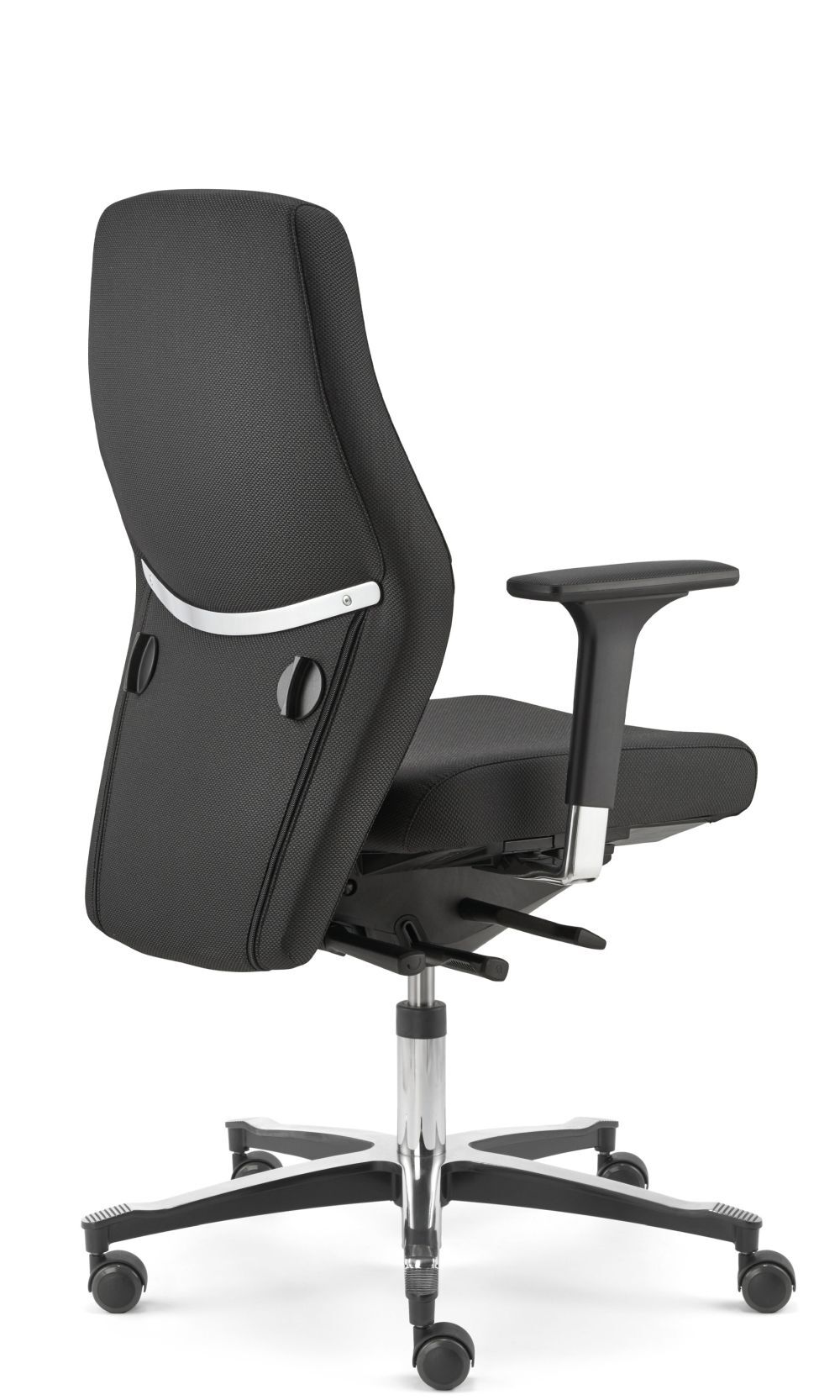 Ergonomischer Bürostuhl mit verstellbarer Rückenlehne und Armlehnen, schwarzer Bezug, auf Rollenbasis.