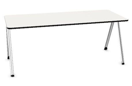 Moderner, minimalistischer Schreibtisch mit weißen Tischplatte und silbernen, schrägen Tischbeinen