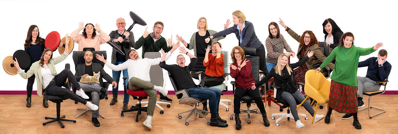 Chairgo Team verrückt auf Bürostühlen