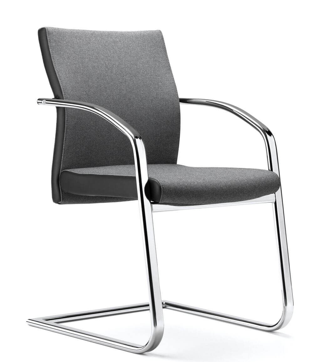 Moderner grauer Bürostuhl mit verchromtem Gestell und ergonomischer Polsterung für komfortables Sitzen.