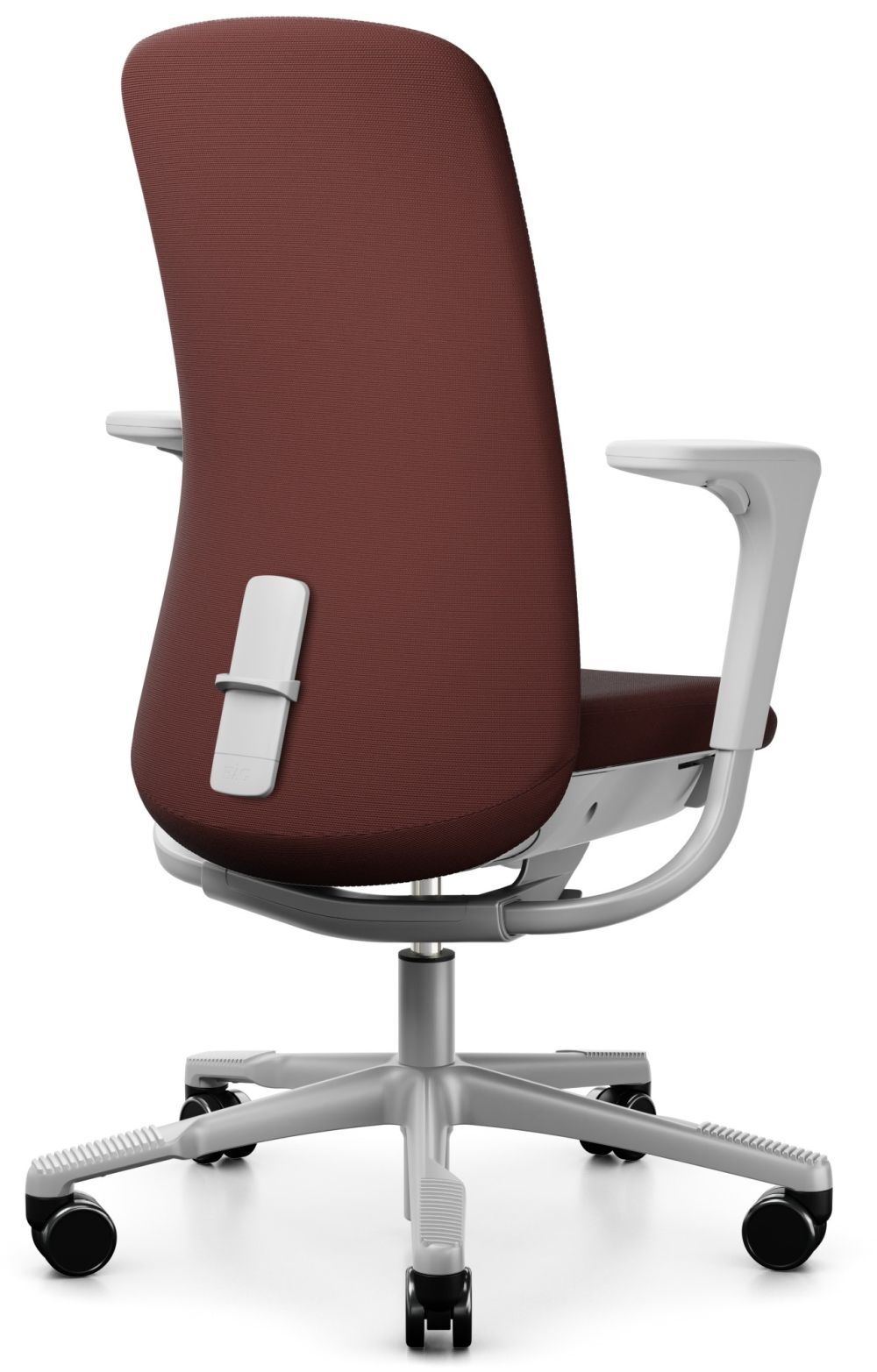 Ergonomischer Bürostuhl in Rotbraun mit verstellbarer Rückenlehne und weißen Armlehnen, auf Rollenbasis.