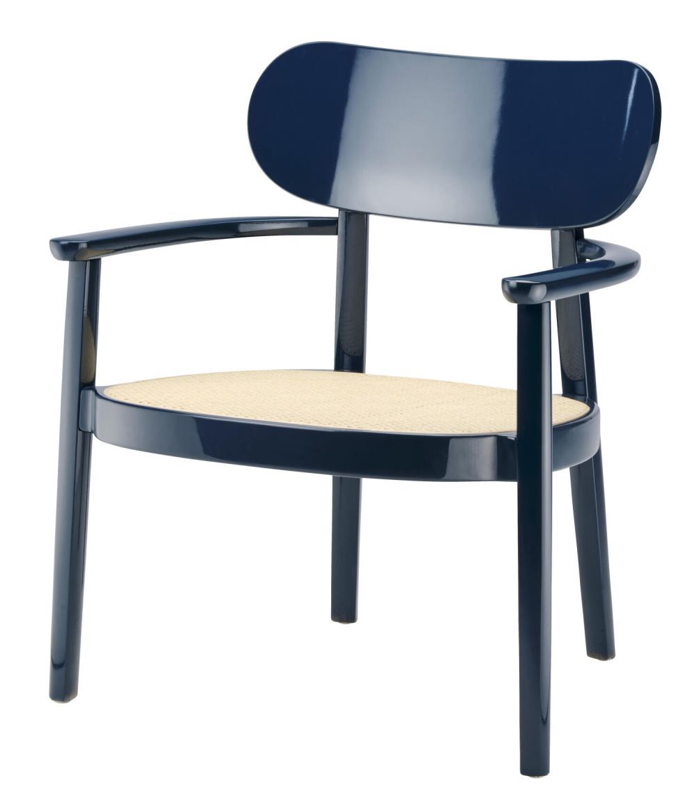 Moderner Stuhl mit blauer Holzstruktur und heller geflochtener Sitzfläche, ideal für ergonomisches Sitzen.