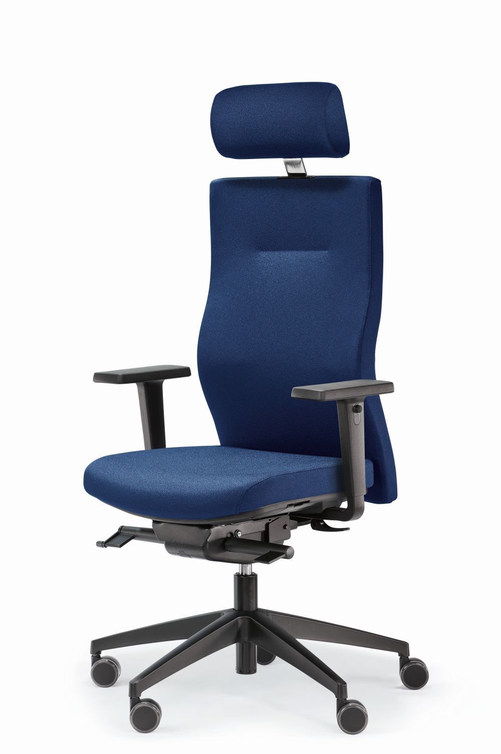 Ergonomischer Bürostuhl mit blauer Polsterung, Kopfstütze und verstellbaren Armlehnen auf Rollenbasis.