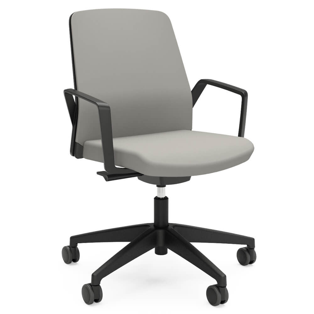 Moderner ergonomischer Bürostuhl mit grauem Bezug und schwarzen Armlehnen auf Rollen, ideal für dynamisches Sitzen.