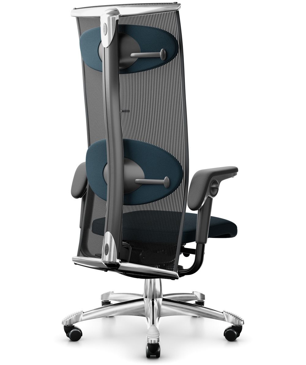 Rückansicht eines ergonomischen Bürostuhls mit innovativer Rückenunterstützung und vielseitig verstellbarer Kopfstütze.