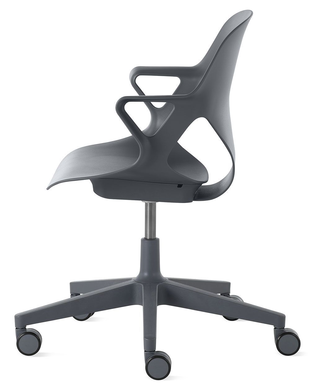 Ergonomischer Bürostuhl in Grau mit geschwungenen Armlehnen und Rollen, für dynamisches Sitzen entworfen.