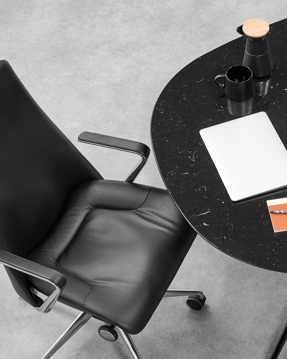 Herman Miller Geiger Taper Chair - Leder schwarz