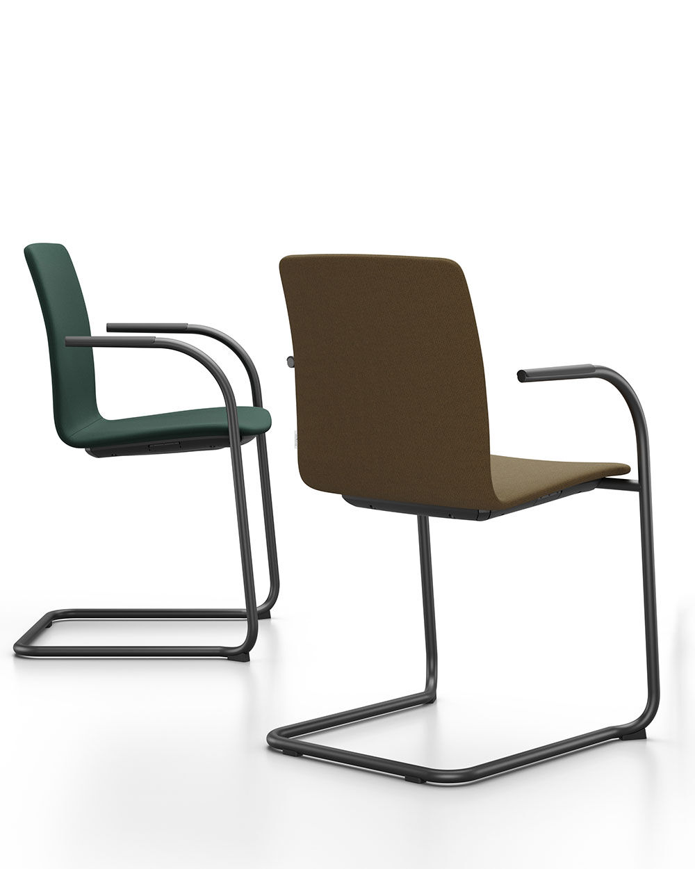 Zwei ergonomische Bürostühle mit Schwinggestell, einer in Grün, der andere in Braun, auf weißem Hintergrund.