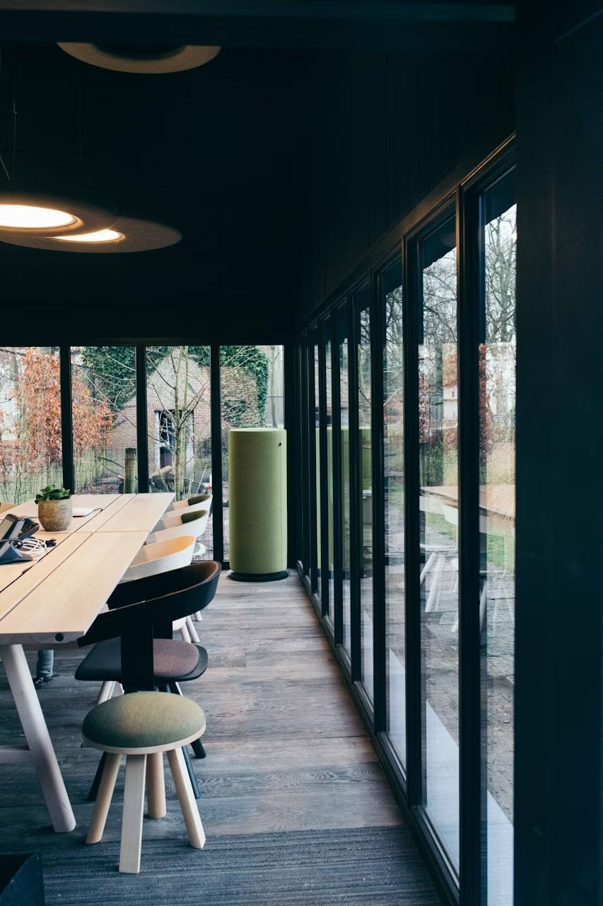 BuzziSpace BuzziTotem, Akustiksäule, verschiedene Formen und Größen