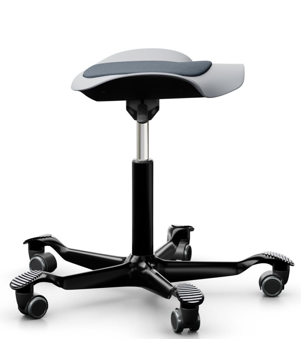 Moderner ergonomischer Hocker mit gepolsterter Sitzfläche und Rollen für dynamisches Sitzen im Büro.