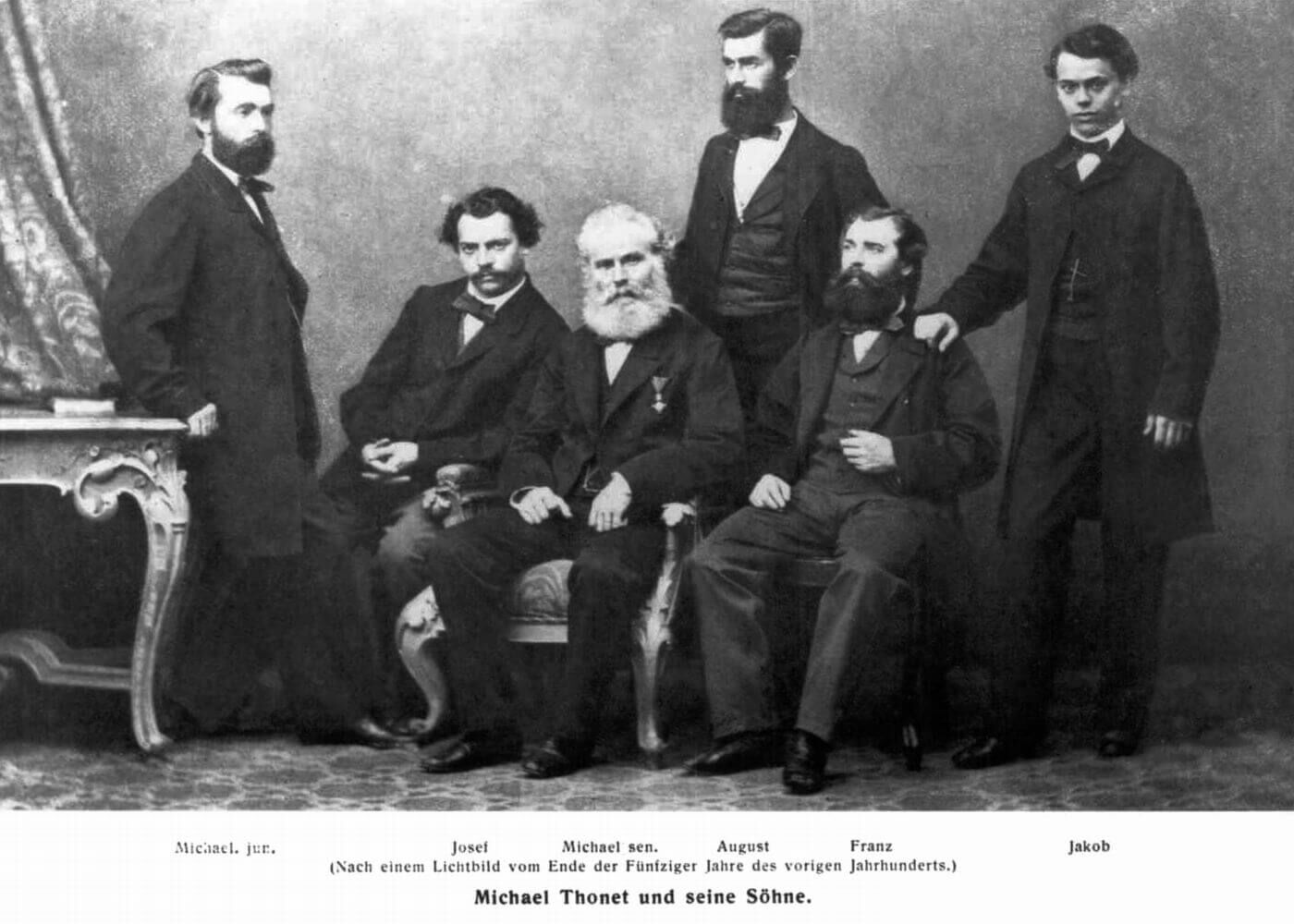 Thonet 218 Bugholzstuhl, Muldensitz aus