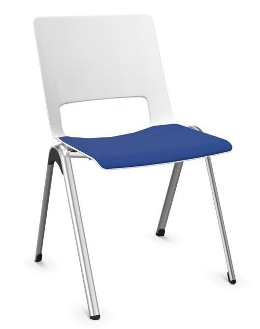 Ergonomischer Stuhl mit weißer Rückenlehne, blauem Sitzpolster und metallischen Beinen auf weißem Hintergrund.