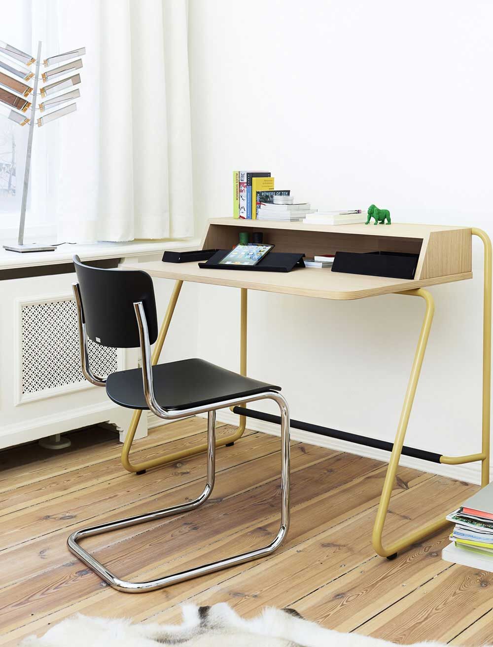 Thonet S 43 Freischwinger in Formholz schwarz gebeizt Express-Modell