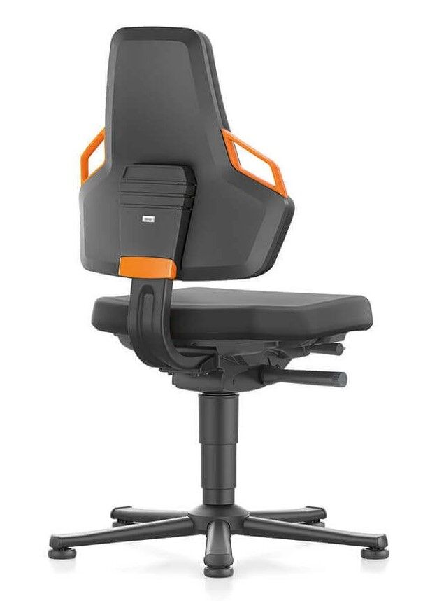 Ergonomischer Bürostuhl mit schwarzem Sitz und orangefarbenen Akzenten, ideal für gesundes Sitzen im Büro.