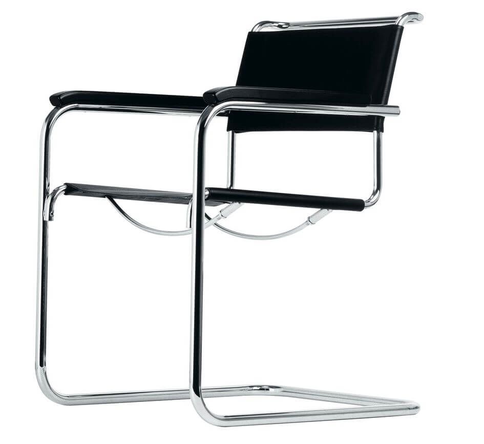 Stilvoller Freischwinger mit schwarzem Sitz und Rückenlehne, verchromtes Stahlgestell für ergonomisches, bewegtes Sitzen.