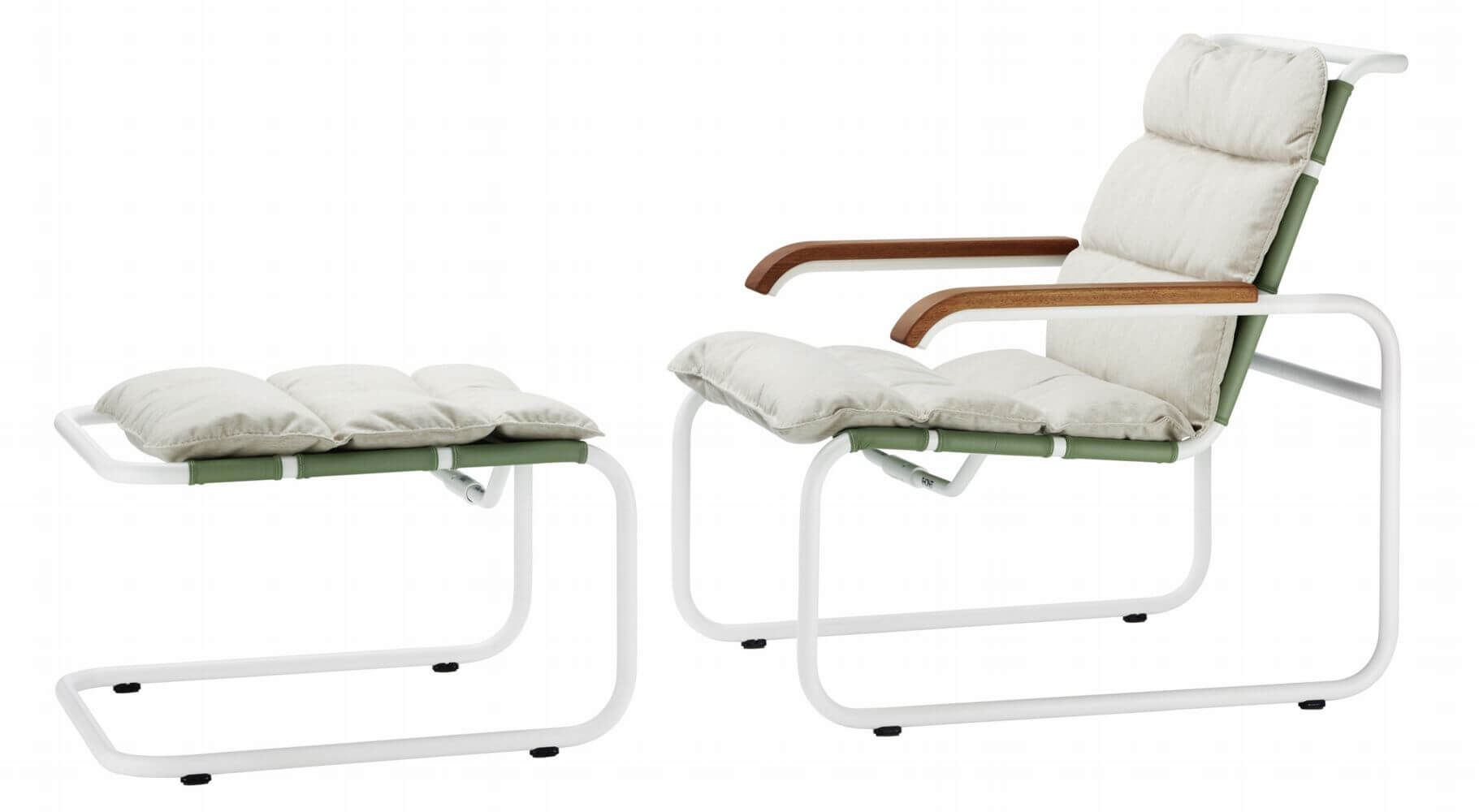 Ergonomischer weißer Sessel mit gepolstertem Sitz und Holzarmlehnen, kombiniert mit passendem Fußhocker.