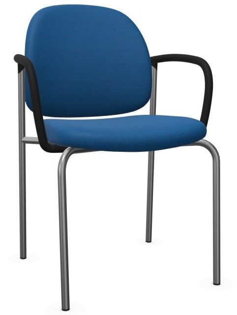 Ergonomischer Bürostuhl mit blauem Polster, schwarzen Armlehnen und silbernem Metallrahmen, ideal für dynamisches Sitzen.