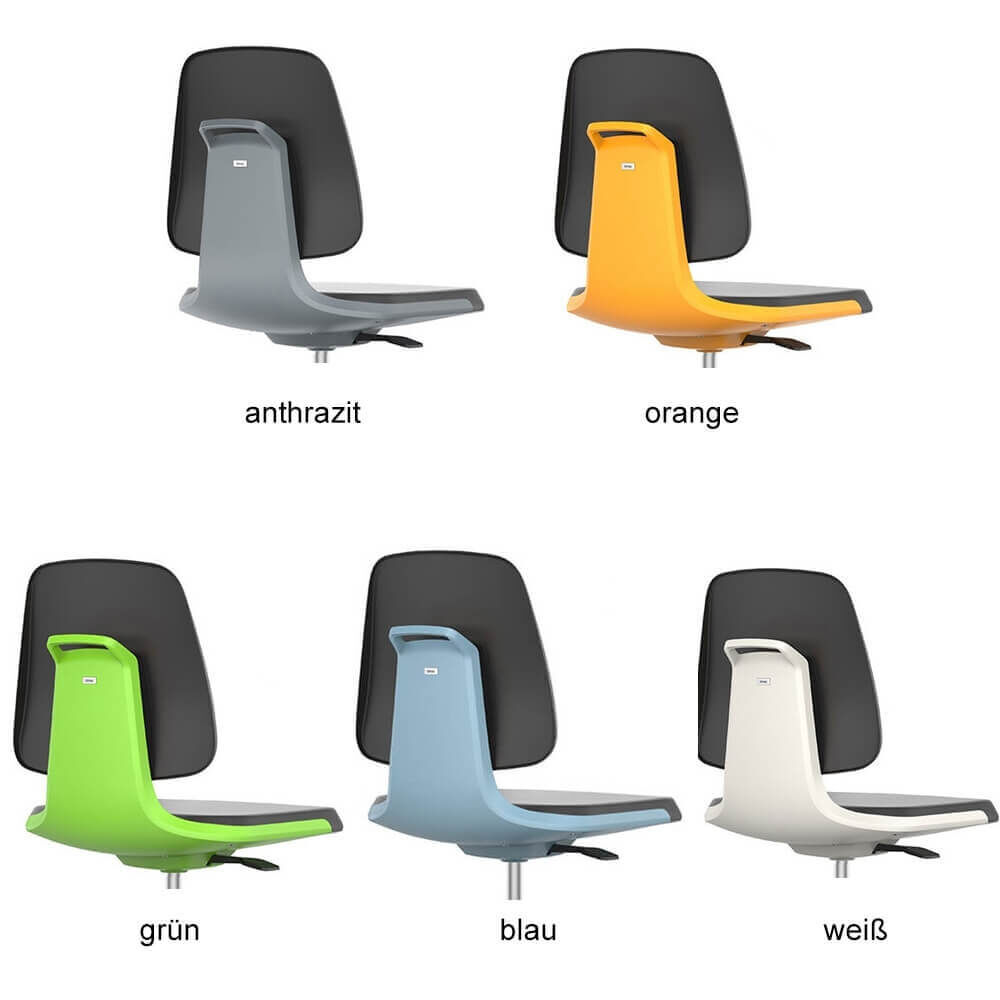 Fünf ergonomische Bürostühle in verschiedenen Farben: Anthrazit, Orange, Grün, Blau und Weiß, Rückansicht.