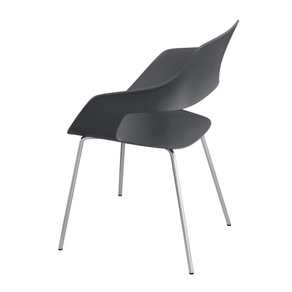 Ergonomischer schwarzer Stuhl mit geschwungener Rückenlehne und schlanken Metallbeinen, seitlich betrachtet.