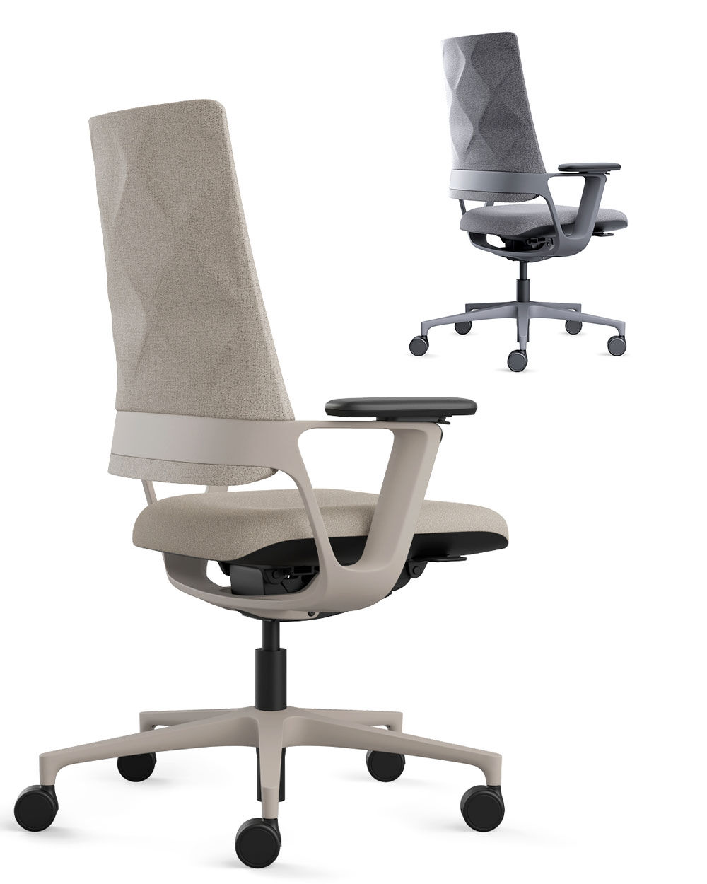 Zwei ergonomische Bürostühle mit hohen Rückenlehnen, grauer und beigefarbener Stoff, auf Rollen gestützt.