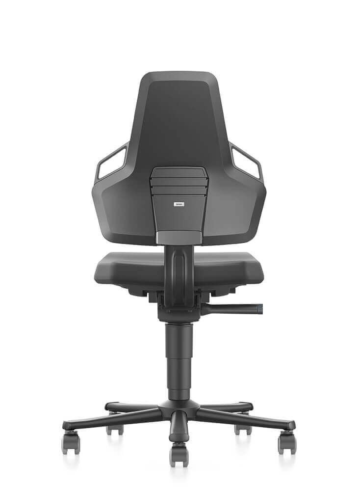 Rückansicht eines ergonomischen Bürostuhls mit verstellbarer Rückenlehne und fünf Rollen für flexibles Sitzen.