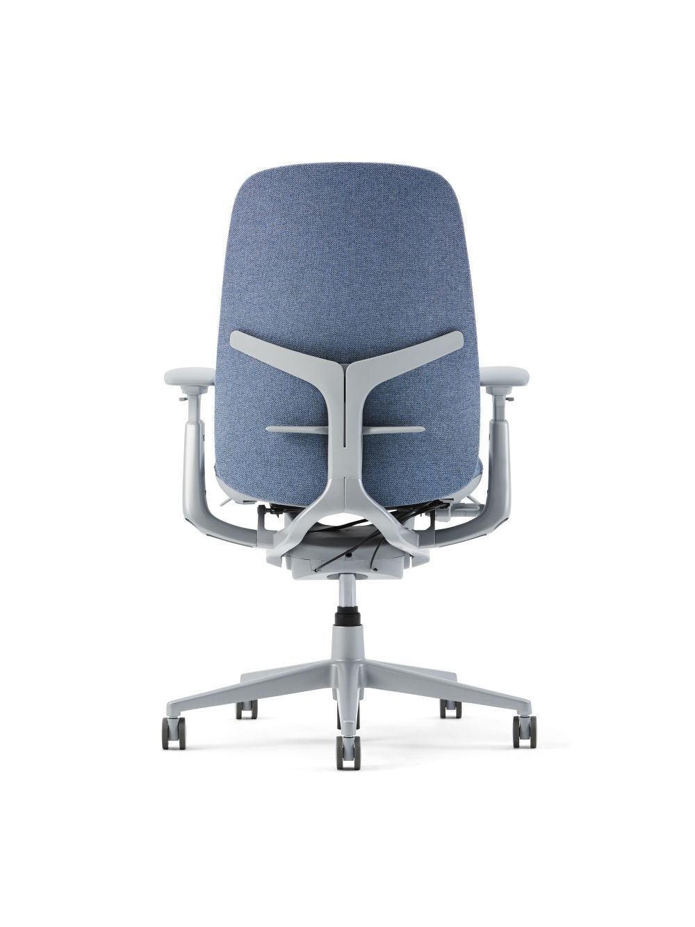 Rückansicht eines blauen, ergonomischen Bürostuhls mit dynamischen Sitzfunktionen und verstellbaren Armlehnen.