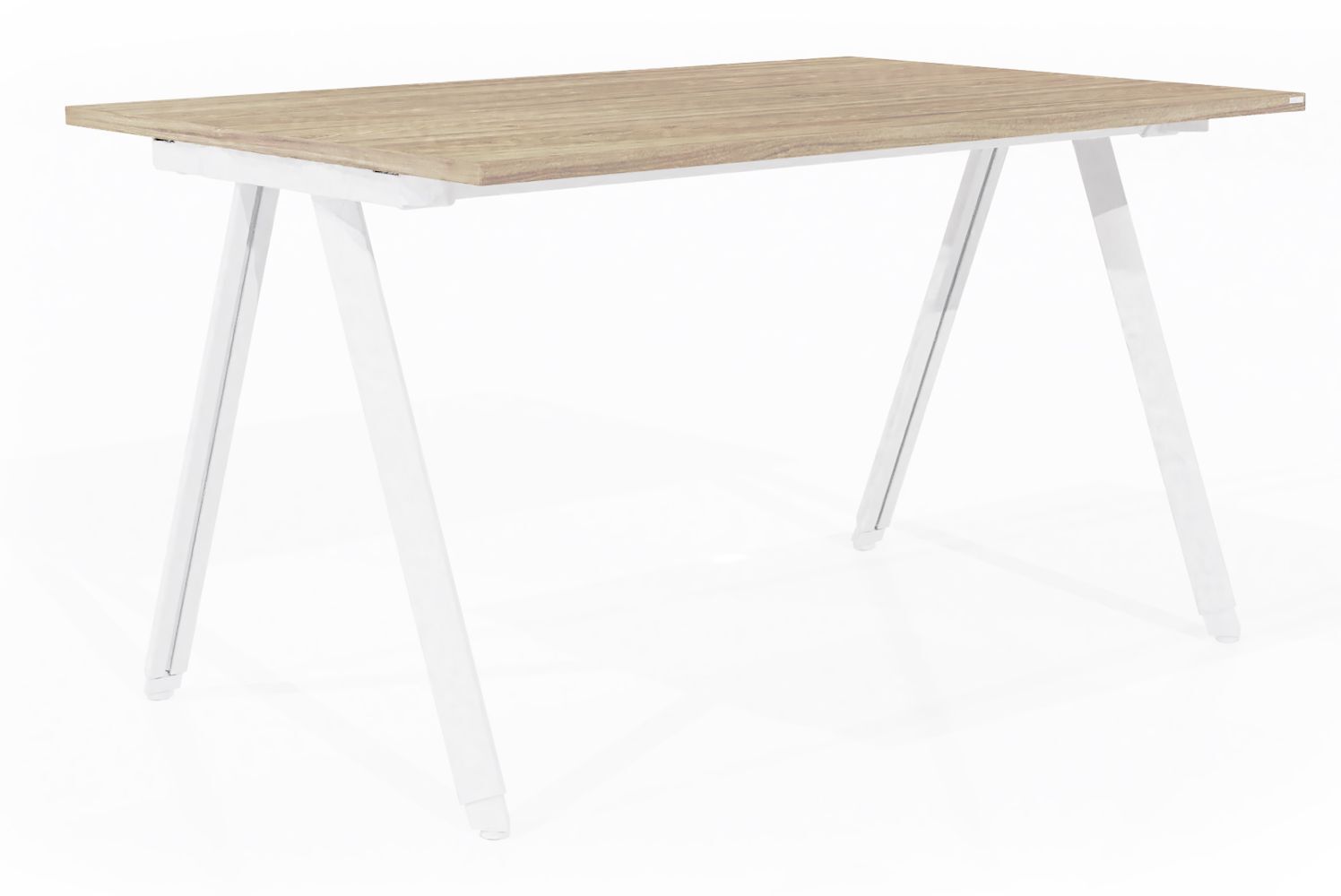 Moderner Schreibtisch mit heller Holzplatte und schrägen weißen Metallbeinen, ideal für ergonomische Arbeitsplätze.