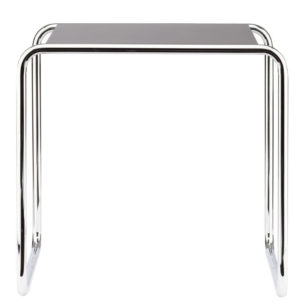 Moderner Beistelltisch mit verchromtem Stahlgestell und rechteckiger, schwarzer Tischplatte.