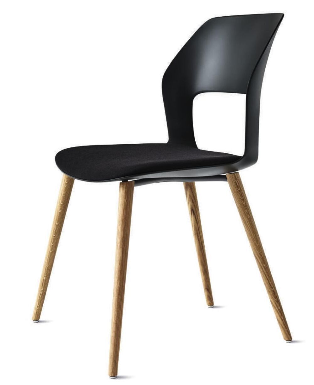 Moderner Stuhl mit schwarzer Sitzfläche und Rückenlehne, hölzerne Beine, geeignet für ergonomisches Sitzen.