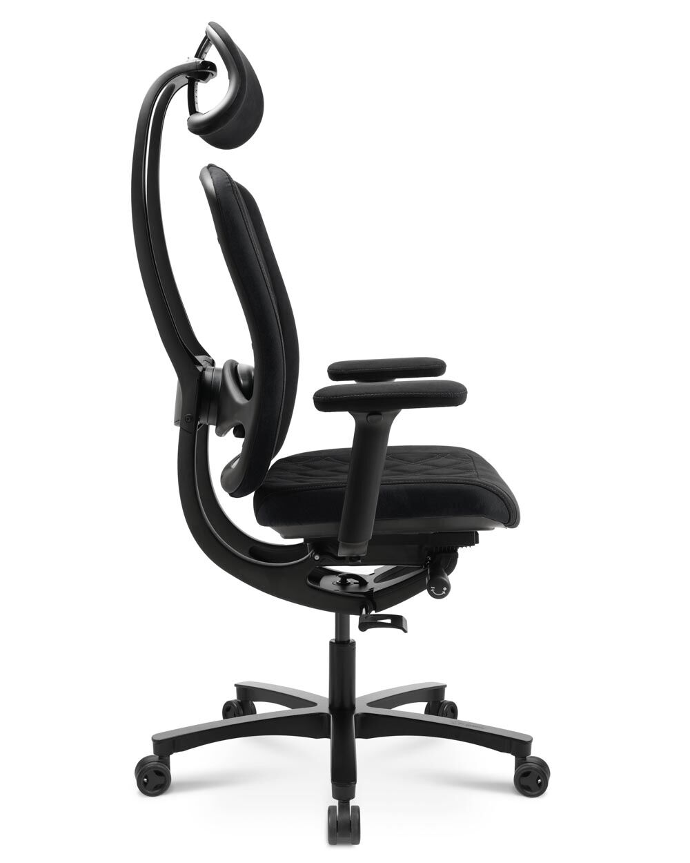 Seitliche Ansicht eines schwarzen ergonomischen Bürostuhls mit verstellbarer Kopfstütze und gepolsterten Armlehnen.