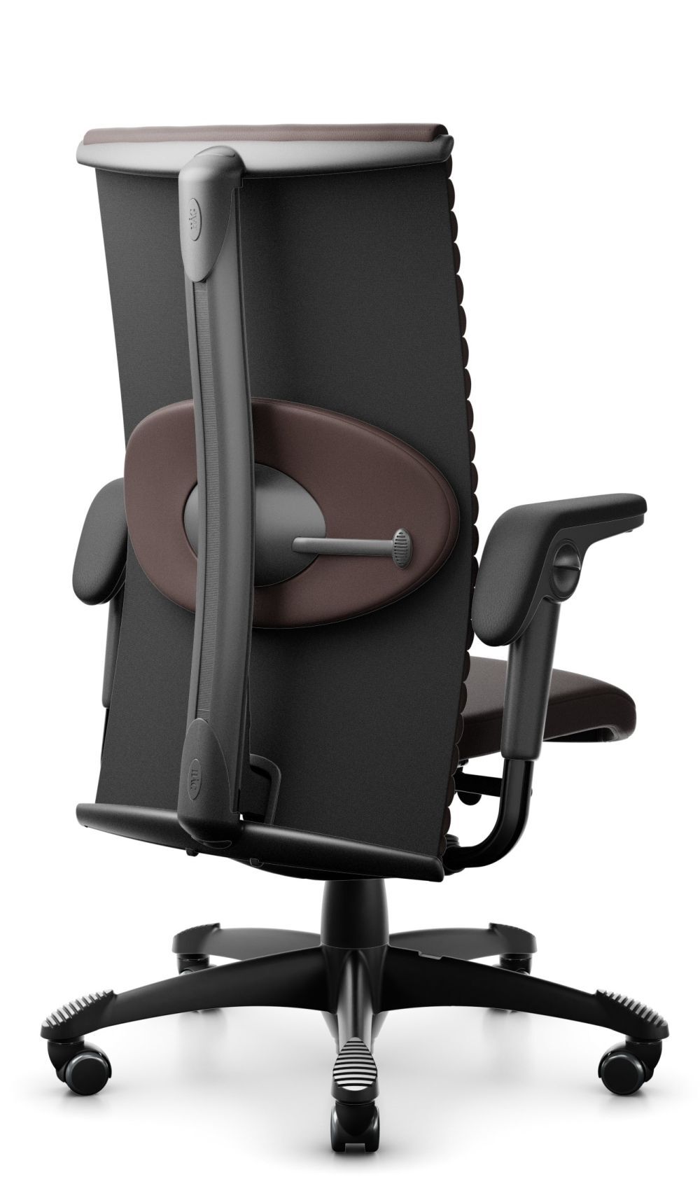Rückansicht eines ergonomischen Bürostuhls mit verstellbarer Rückenlehne und Armlehnen auf Rollen.