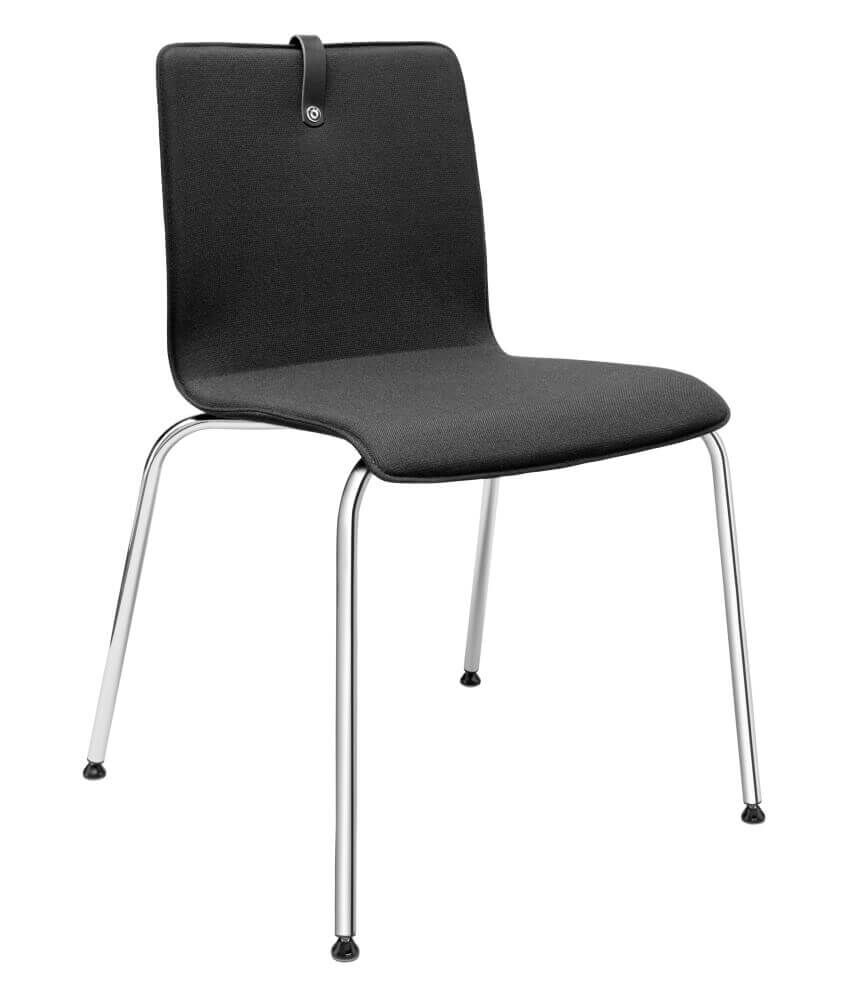 Schwarzer ergonomischer Stuhl mit Metallbeinen, schlichtes Design, geeignet für Büro oder Konferenzräume.