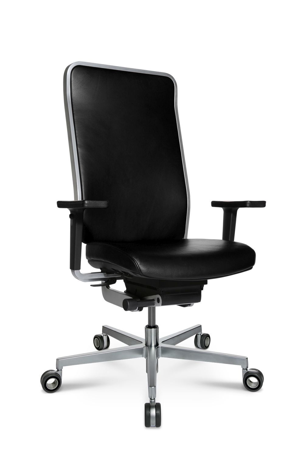 Schwarzer ergonomischer Bürostuhl mit verstellbaren Armlehnen und Rollen, ideal für dynamisches Sitzen im Büro.